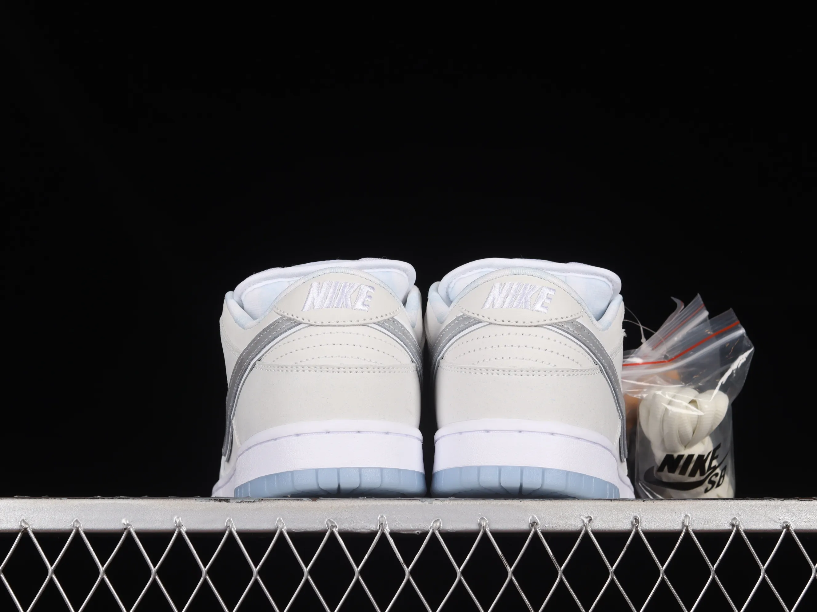 All Categories Nk SB Dunk Series Nk SB Dunk Low Low-top sneakers OG version Concepts x Nk Dunk Low Pro SB "White lobster" Full toe layer white lobster SB low-top sports and leisure sneakers FD8776-100